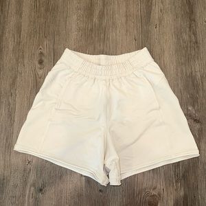 Lululemon shorts with pockets worn once
